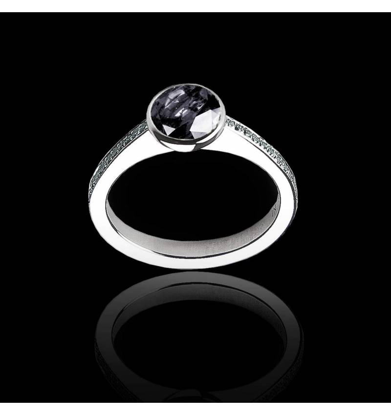 Verlobungsring mit schwarzem Diamant in Weissgold Moon