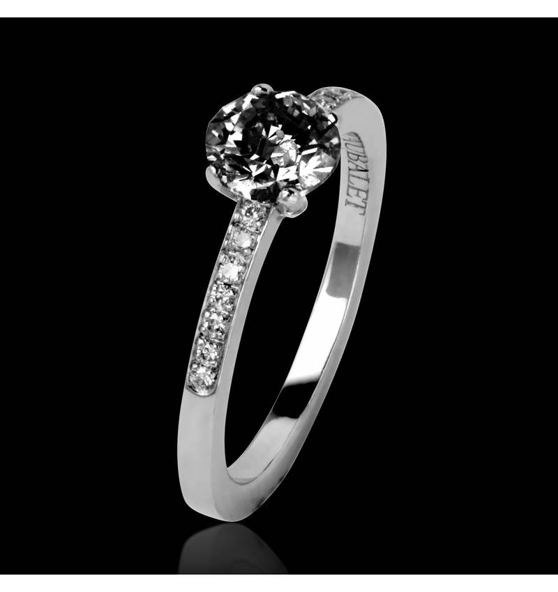 Verlobungsring mit schwarzem Diamant in Weissgold Judith