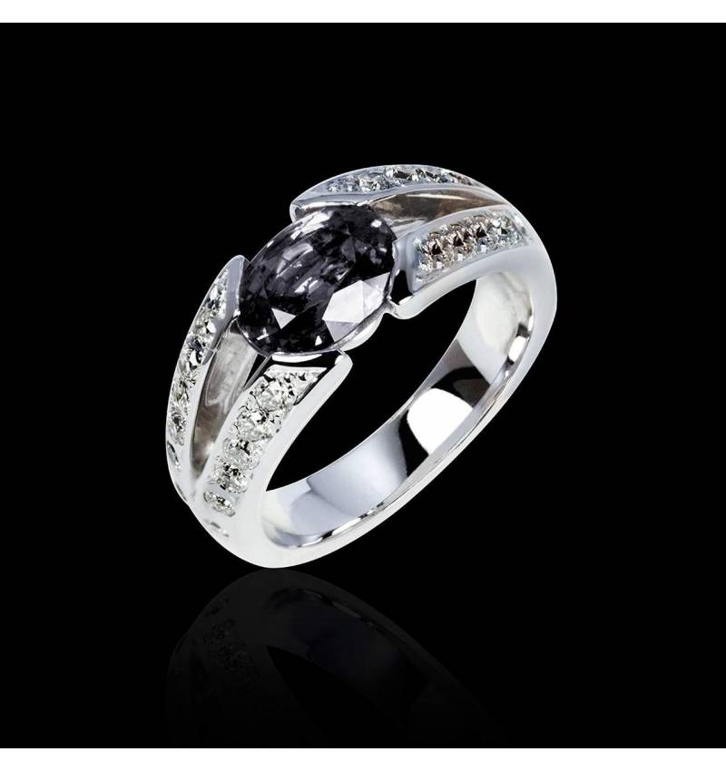 Verlobungsring mit schwarzem Diamant in Weissgold Isabelle