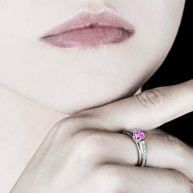 Verlobungsring mit rosa Saphir in Weissgold Hera