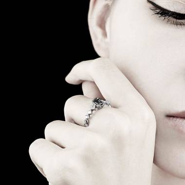 Verlobungsring mit schwarzem Diamant in Weissgold Elsa