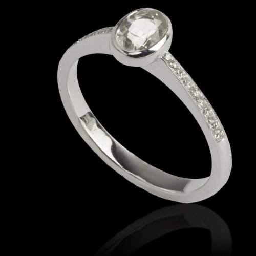 Ovaler Diamantring Moon