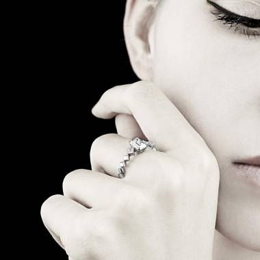 Verlobungsring mit Diamant in Weissgold Elsa